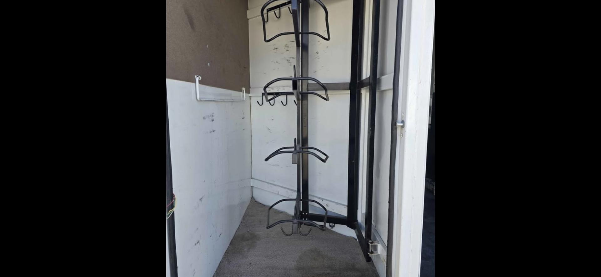 2005 White Merhow 4 Horse w/Slide , located at 923 US HWY 87 E., Billings, MT, 59101, (406) 245-0456, 45.795788, -108.451881 - 2005 Trails West Sierra 9140SO 4 Horse LQ 2005 Trails West 4 Horse w/slide Located in Billings MT $27,500 Nice Clean Trailer-Model 9140SO 4 horse with a full auto slide and electric front jack, 7' wide, w/mangers, 11' Shortwall, huge neo angle shower, full bath, shower toilet, a c, hot water - Photo#9