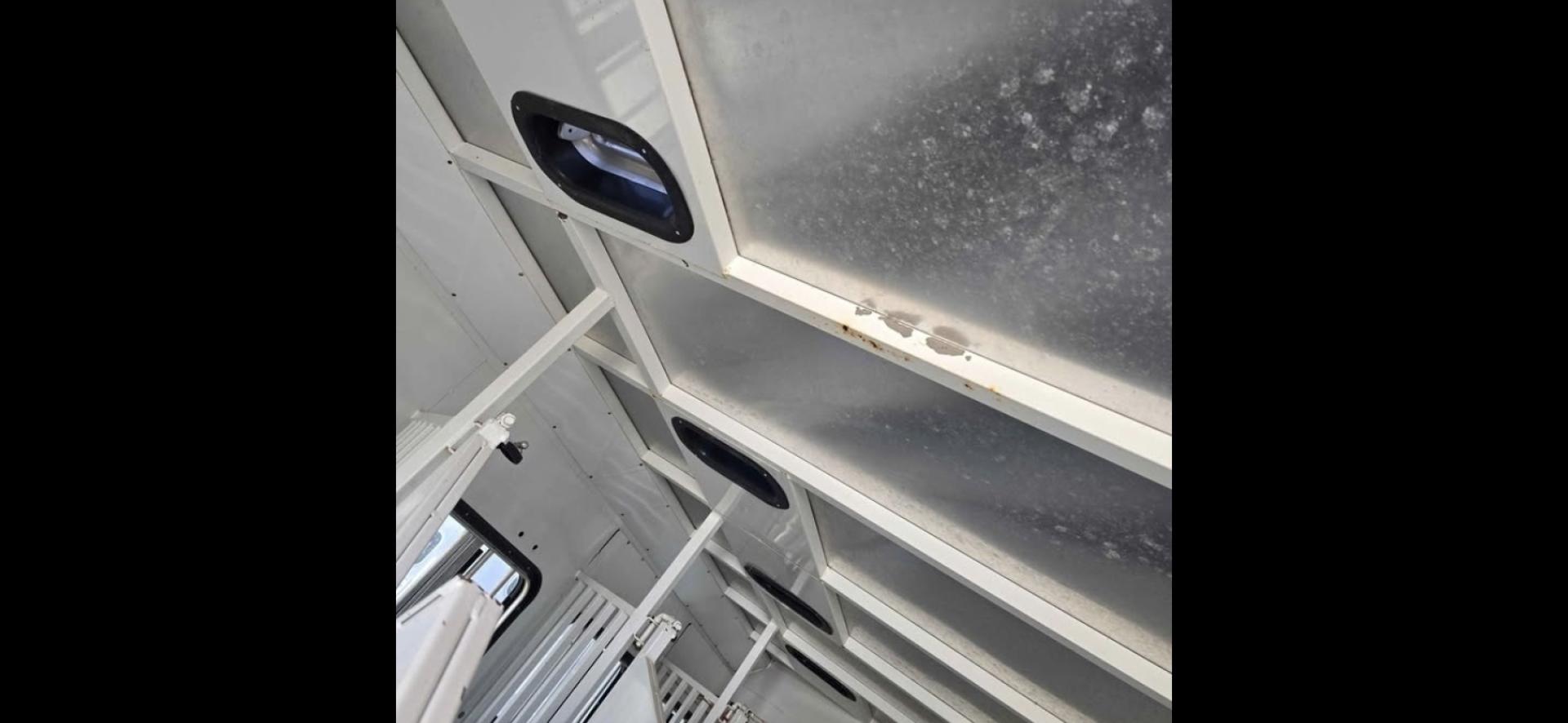 2005 White Merhow 4 Horse w/Slide , located at 923 US HWY 87 E., Billings, MT, 59101, (406) 245-0456, 45.795788, -108.451881 - 2005 Trails West Sierra 9140SO 4 Horse LQ 2005 Trails West 4 Horse w/slide Located in Billings MT $27,500 Nice Clean Trailer-Model 9140SO 4 horse with a full auto slide and electric front jack, 7' wide, w/mangers, 11' Shortwall, huge neo angle shower, full bath, shower toilet, a c, hot water - Photo#8