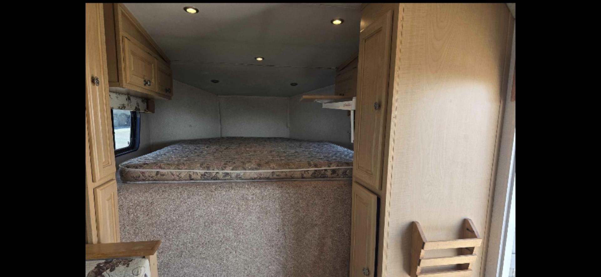 2005 White Merhow 4 Horse w/Slide , located at 923 US HWY 87 E., Billings, MT, 59101, (406) 245-0456, 45.795788, -108.451881 - 2005 Trails West Sierra 9140SO 4 Horse LQ 2005 Trails West 4 Horse w/slide Located in Billings MT $27,500 Nice Clean Trailer-Model 9140SO 4 horse with a full auto slide and electric front jack, 7' wide, w/mangers, 11' Shortwall, huge neo angle shower, full bath, shower toilet, a c, hot water - Photo#11