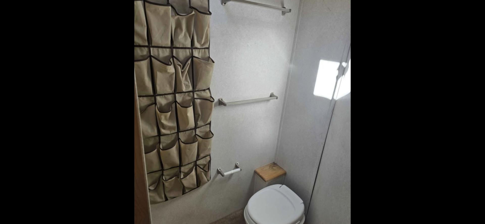 2005 White Merhow 4 Horse w/Slide , located at 923 US HWY 87 E., Billings, MT, 59101, (406) 245-0456, 45.795788, -108.451881 - 2005 Trails West Sierra 9140SO 4 Horse LQ 2005 Trails West 4 Horse w/slide Located in Billings MT $27,500 Nice Clean Trailer-Model 9140SO 4 horse with a full auto slide and electric front jack, 7' wide, w/mangers, 11' Shortwall, huge neo angle shower, full bath, shower toilet, a c, hot water - Photo#15