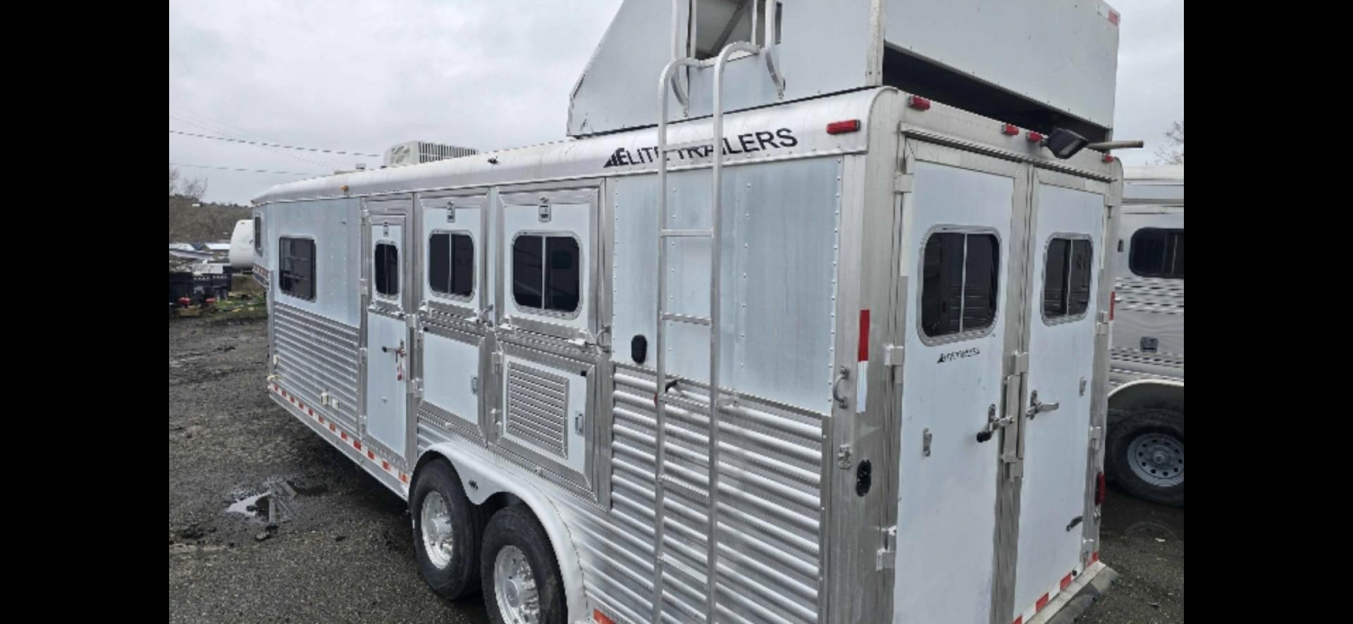 2007 Elite 3 horse , located at 923 US HWY 87 E., Billings, MT, 59101, (406) 245-0456, 45.795788, -108.451881 - 2007 Elite 3 Horse slant w/LQ Located in Billings MT $39,900 Nice clean gorgeous trailer!! 3 horse slant, that is 8' wide, aluminum on aluminum, onan 7000 watt generator. 2 a/cs with one in the living quarters and one in the horse area. Height in horse area is 83", Mangers, fold down windows - Photo#3