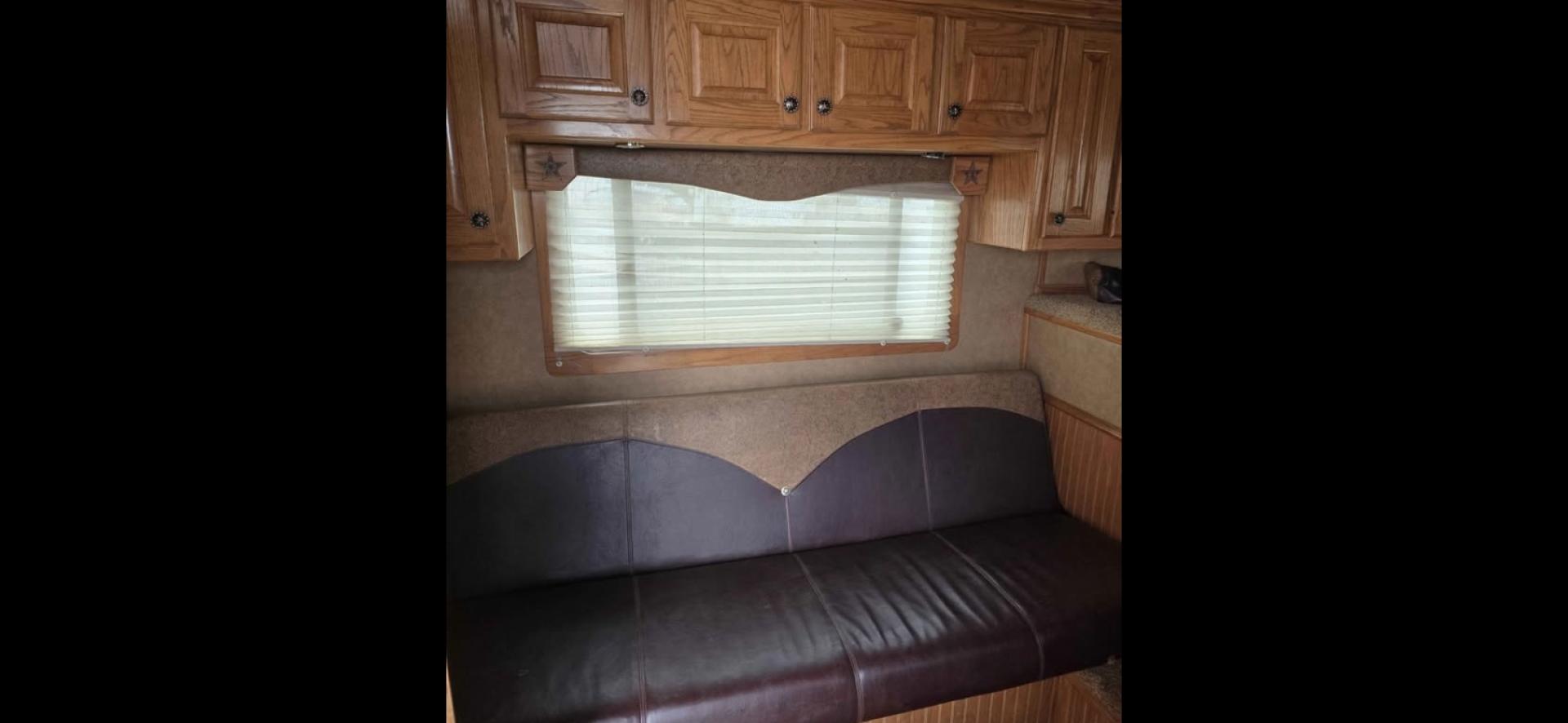 2007 Elite 3 horse , located at 923 US HWY 87 E., Billings, MT, 59101, (406) 245-0456, 45.795788, -108.451881 - 2007 Elite 3 Horse slant w/LQ Located in Billings MT $39,900 Nice clean gorgeous trailer!! 3 horse slant, that is 8' wide, aluminum on aluminum, onan 7000 watt generator. 2 a/cs with one in the living quarters and one in the horse area. Height in horse area is 83", Mangers, fold down windows - Photo#14