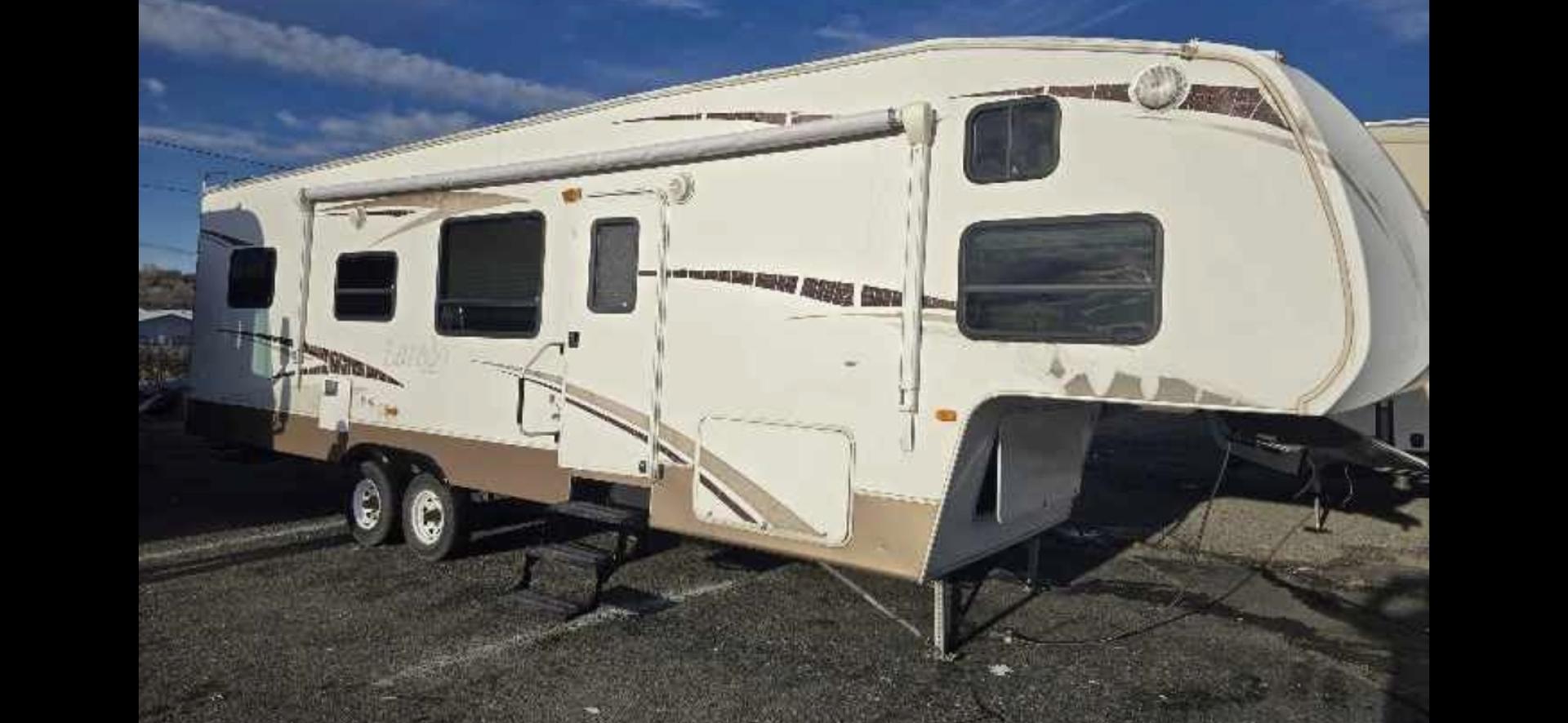 2009 White Keystone Laredo , located at 923 US HWY 87 E., Billings, MT, 59101, (406) 245-0456, 45.795788, -108.451881 - 2009 Keystone Laredo 32RS LOCATED IN BILLINGS MT $11,900 Very nice fifth wheel with two slides and front triple bunks. Rear suite with queen bed. Couch makes into bed. Stand alone kitchen table and chairs. Could sleep 7. Auto awnings and auto front jacks, solid corrian countertops, oak cabinets - Photo#1