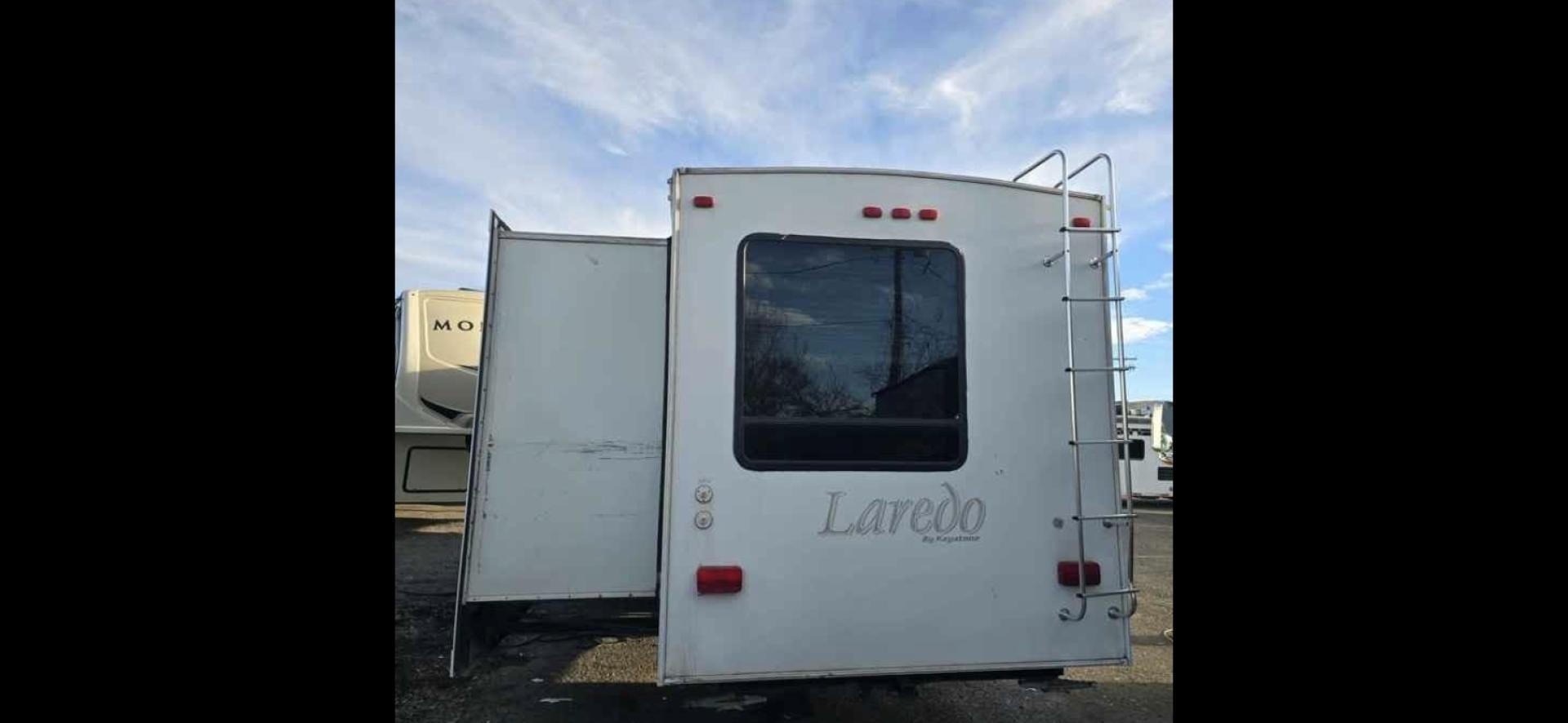 2009 White Keystone Laredo , located at 923 US HWY 87 E., Billings, MT, 59101, (406) 245-0456, 45.795788, -108.451881 - 2009 Keystone Laredo 32RS LOCATED IN BILLINGS MT $11,900 Very nice fifth wheel with two slides and front triple bunks. Rear suite with queen bed. Couch makes into bed. Stand alone kitchen table and chairs. Could sleep 7. Auto awnings and auto front jacks, solid corrian countertops, oak cabinets - Photo#3