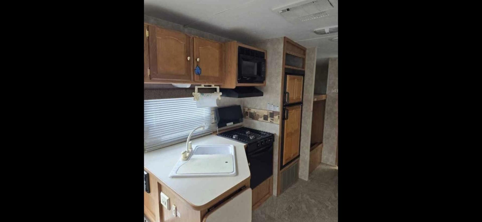 2006 White Keystone Springdale , located at 923 US HWY 87 E., Billings, MT, 59101, (406) 245-0456, 45.795788, -108.451881 - 2006 Keystone Springdale Adventure RV in Billings MT $7995 Very nice and clean 25' Springdale with a large super slide, front queen walk around bed, rear bunks that are 29" wide and 6'4" long, full awning, rear hitch, a/c, hot water, furnace. Booth dinette makes into a bed. Could sleep 6. Model - Photo#4