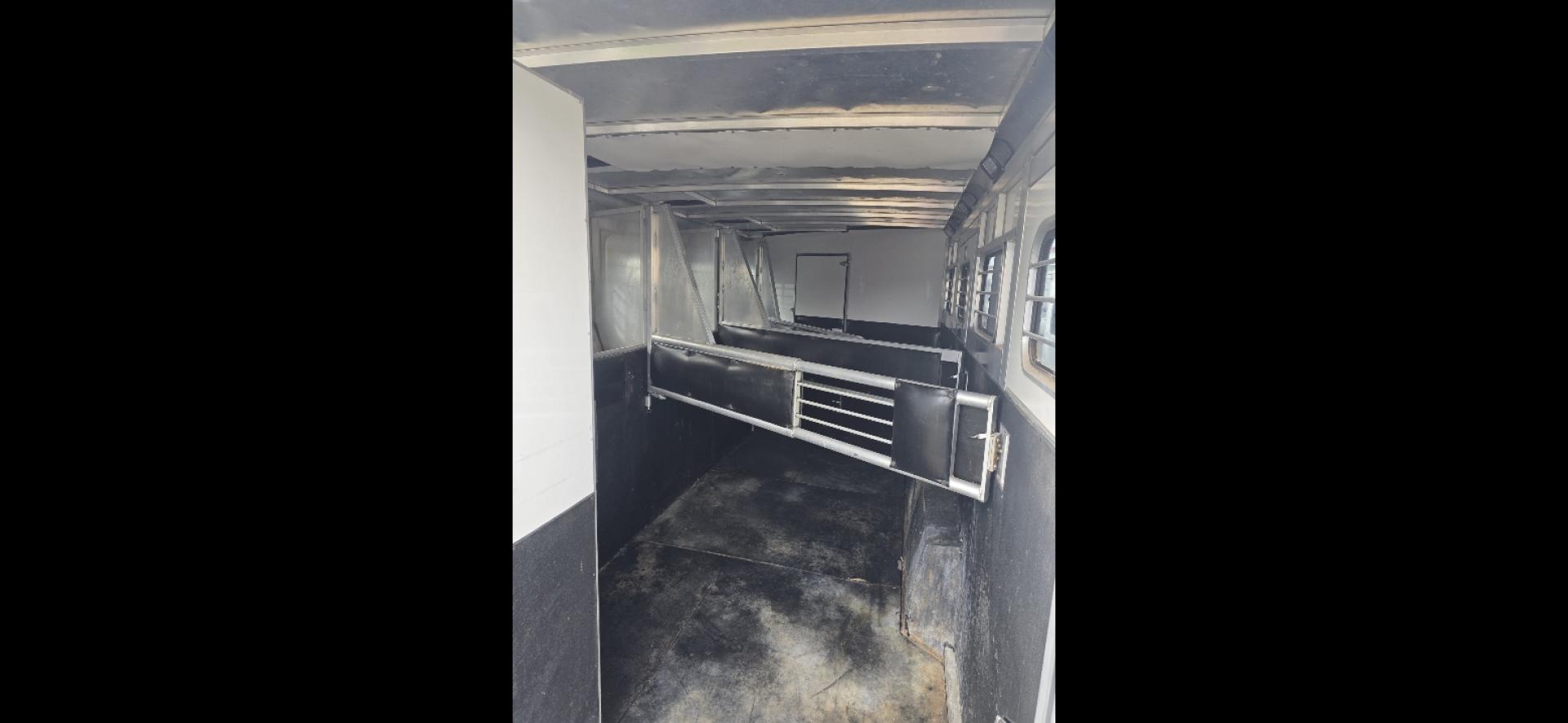 2003 White Sundowner Sierra , located at 923 US HWY 87 E., Billings, MT, 59101, (406) 245-0456, 45.795788, -108.451881 - 2003 Sundowner Sierra 8010 Located in Billings MT $29,900 Absolute beautiful trailer with high end solid oak cabinets, double door fridge.4 horse slant, 8' wide, aluminum on aluminum, hay rack, mangers w/storage, full exterior awning, outside speakers, electric front jack, fold down windows in - Photo#10