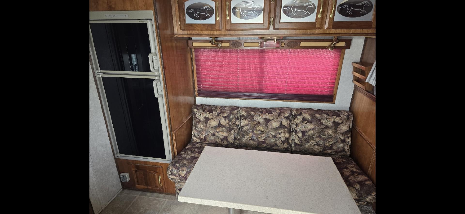 2003 White Sundowner Sierra , located at 923 US HWY 87 E., Billings, MT, 59101, (406) 245-0456, 45.795788, -108.451881 - 2003 Sundowner Sierra 8010 Located in Billings MT $29,900 Absolute beautiful trailer with high end solid oak cabinets, double door fridge.4 horse slant, 8' wide, aluminum on aluminum, hay rack, mangers w/storage, full exterior awning, outside speakers, electric front jack, fold down windows in - Photo#14