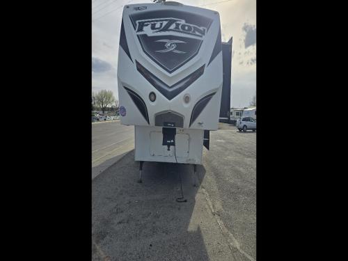 2013 Keystone Fuzion 5th toy hauler