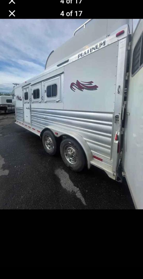 2018 White Platinum 3 Horse LQ , located at 923 US HWY 87 E., Billings, MT, 59101, (406) 245-0456, 45.795788, -108.451881 - 2018 Platinum 3 horse Located in Billings MT $34,900 2018 Platinum 3 horse... aluminum on aluminum...7' 5" wide.... hay rack... fold down windows front side... escape door... Huge mid tack... front dressing room... werm flooring... new tires... 20ft floor... overall 28 ft... inside height 7ft - Photo#3