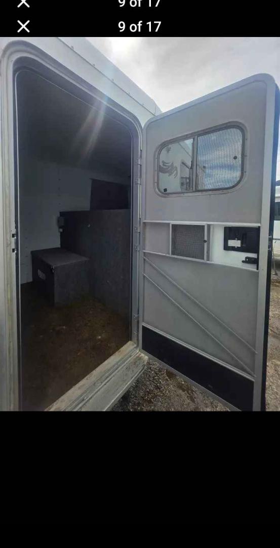 2018 White Platinum 3 Horse LQ , located at 923 US HWY 87 E., Billings, MT, 59101, (406) 245-0456, 45.795788, -108.451881 - 2018 Platinum 3 horse Located in Billings MT $34,900 2018 Platinum 3 horse... aluminum on aluminum...7' 5" wide.... hay rack... fold down windows front side... escape door... Huge mid tack... front dressing room... werm flooring... new tires... 20ft floor... overall 28 ft... inside height 7ft - Photo#8