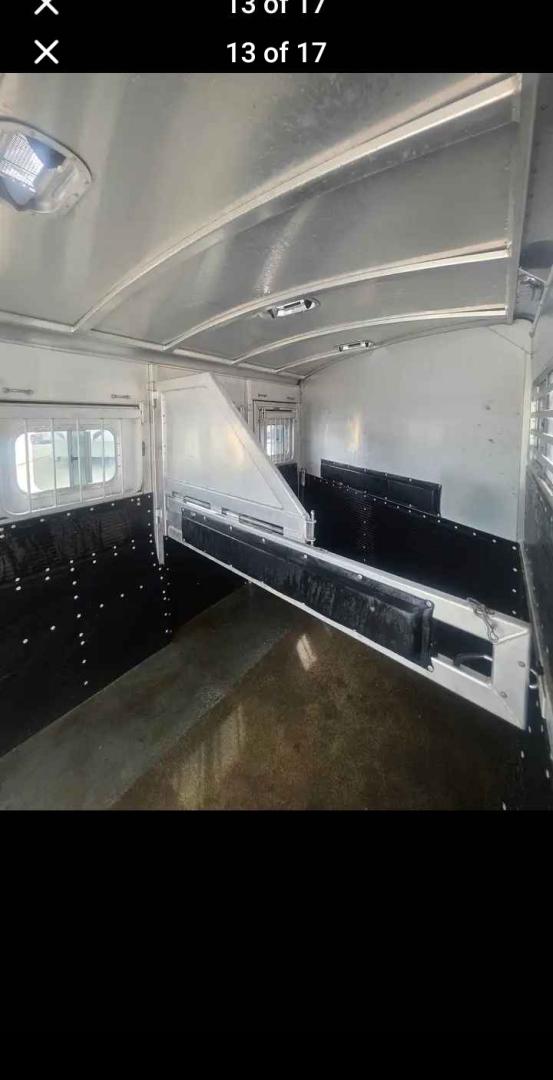 2018 White Platinum 3 Horse LQ , located at 923 US HWY 87 E., Billings, MT, 59101, (406) 245-0456, 45.795788, -108.451881 - 2018 Platinum 3 horse Located in Billings MT $34,900 2018 Platinum 3 horse... aluminum on aluminum...7' 5" wide.... hay rack... fold down windows front side... escape door... Huge mid tack... front dressing room... werm flooring... new tires... 20ft floor... overall 28 ft... inside height 7ft - Photo#12