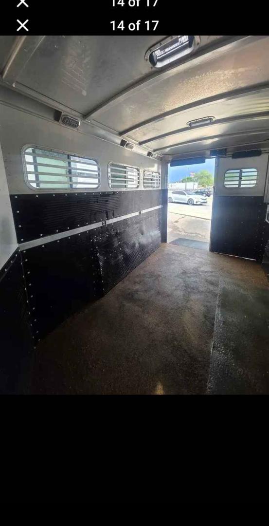 2018 White Platinum 3 Horse LQ , located at 923 US HWY 87 E., Billings, MT, 59101, (406) 245-0456, 45.795788, -108.451881 - 2018 Platinum 3 horse Located in Billings MT $34,900 2018 Platinum 3 horse... aluminum on aluminum...7' 5" wide.... hay rack... fold down windows front side... escape door... Huge mid tack... front dressing room... werm flooring... new tires... 20ft floor... overall 28 ft... inside height 7ft - Photo#13