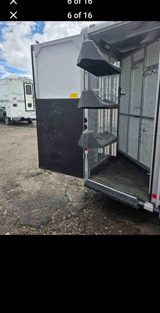 2013 Silver Sundowner Horizon , located at 923 US HWY 87 E., Billings, MT, 59101, (406) 245-0456, 45.795788, -108.451881 - Photo#5
