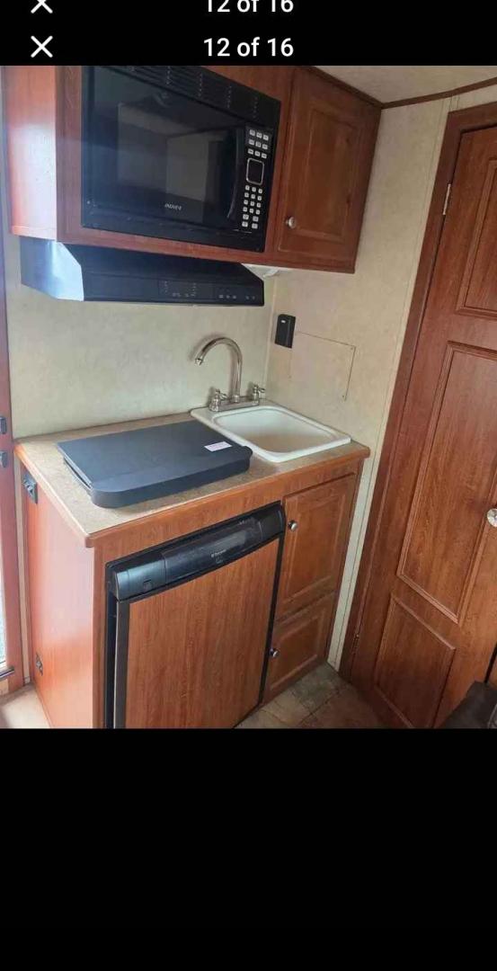 2013 Silver Sundowner Horizon , located at 923 US HWY 87 E., Billings, MT, 59101, (406) 245-0456, 45.795788, -108.451881 - Photo#10