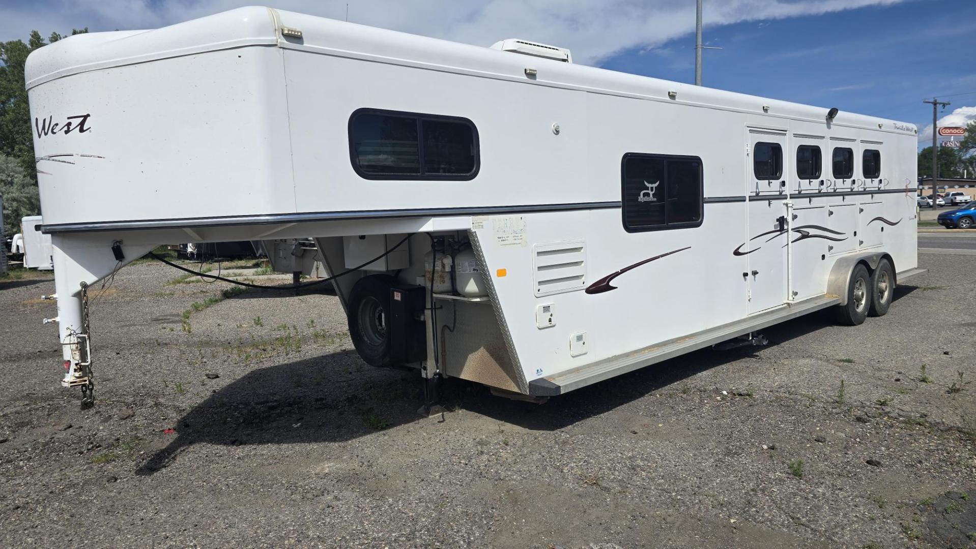 2011 White Trails West 4 Horse LQ , located at 923 US HWY 87 E., Billings, MT, 59101, (406) 245-0456, 45.795788, -108.451881 - 2011 Trails West 4 Horse LQ Located in Billings MT $29,900 This is a really nice 7' wide, 4 horse slant, with 12' living quarters. Inside is built for warm bloods at 8'8" high and length from chest to butt is 82". It has mangers, drop down windows in front, water tank, rear swing out saddle ra - Photo#1