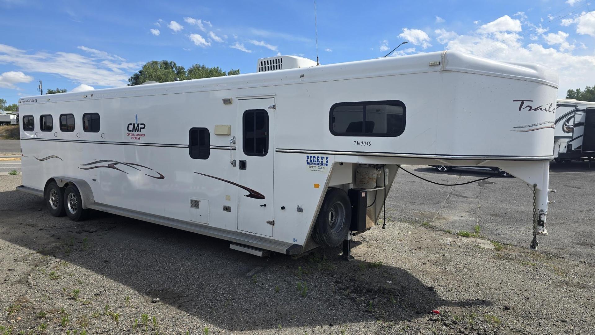 2011 White Trails West 4 Horse LQ , located at 923 US HWY 87 E., Billings, MT, 59101, (406) 245-0456, 45.795788, -108.451881 - 2011 Trails West 4 Horse LQ Located in Billings MT $29,900 This is a really nice 7' wide, 4 horse slant, with 12' living quarters. Inside is built for warm bloods at 8'8" high and length from chest to butt is 82". It has mangers, drop down windows in front, water tank, rear swing out saddle ra - Photo#0