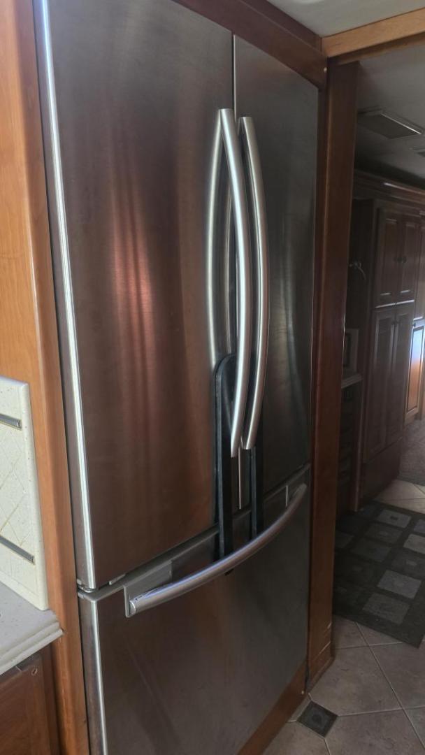 2006 Bronze Monaco Dynasty , located at 923 US HWY 87 E., Billings, MT, 59101, (406) 245-0456, 45.795788, -108.451881 - Photo#15