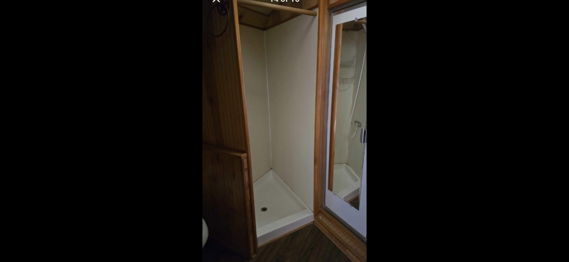 2005 White Integrity 4 Horse LQ , located at 923 US HWY 87 E., Billings, MT, 59101, (406) 245-0456, 45.795788, -108.451881 - Photo#11