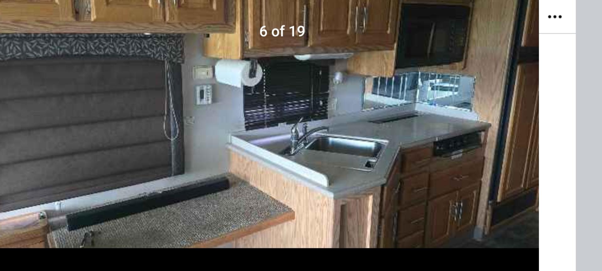 2002 Tan Holiday Rambler , located at 923 US HWY 87 E., Billings, MT, 59101, (406) 245-0456, 45.795788, -108.451881 - Photo#5