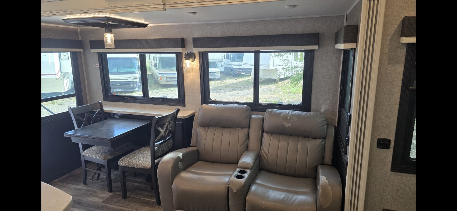 2021 Brown Jayco Pinnacle , located at 923 US HWY 87 E., Billings, MT, 59101, (406) 245-0456, 45.795788, -108.451881 - 2021 Jayco Pinnacle 32RLTS Located in Billings MT $49,900 WOW HOME AWAY FROM HOME-- 3 slides, 32', king size bed platform, full body paint. Heated and enclosed under belly, dual A/C's, auto seek satellite dish, onan 5500LP generator, washer dryer hookups, central vac, solid surface counter to- Photo#8