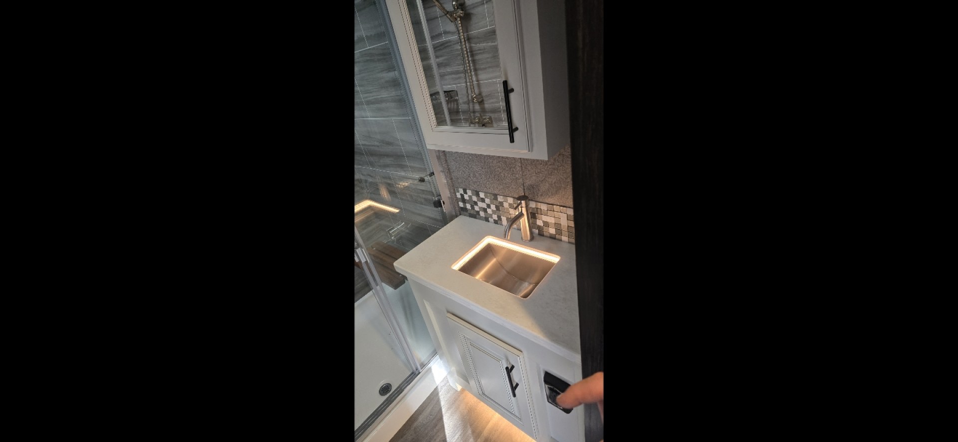 2021 Brown Jayco Pinnacle , located at 923 US HWY 87 E., Billings, MT, 59101, (406) 245-0456, 45.795788, -108.451881 - 2021 Jayco Pinnacle 32RLTS Located in Billings MT $49,900 WOW HOME AWAY FROM HOME-- 3 slides, 32', king size bed platform, full body paint. Heated and enclosed under belly, dual A/C's, auto seek satellite dish, onan 5500LP generator, washer dryer hookups, central vac, solid surface counter to- Photo#16