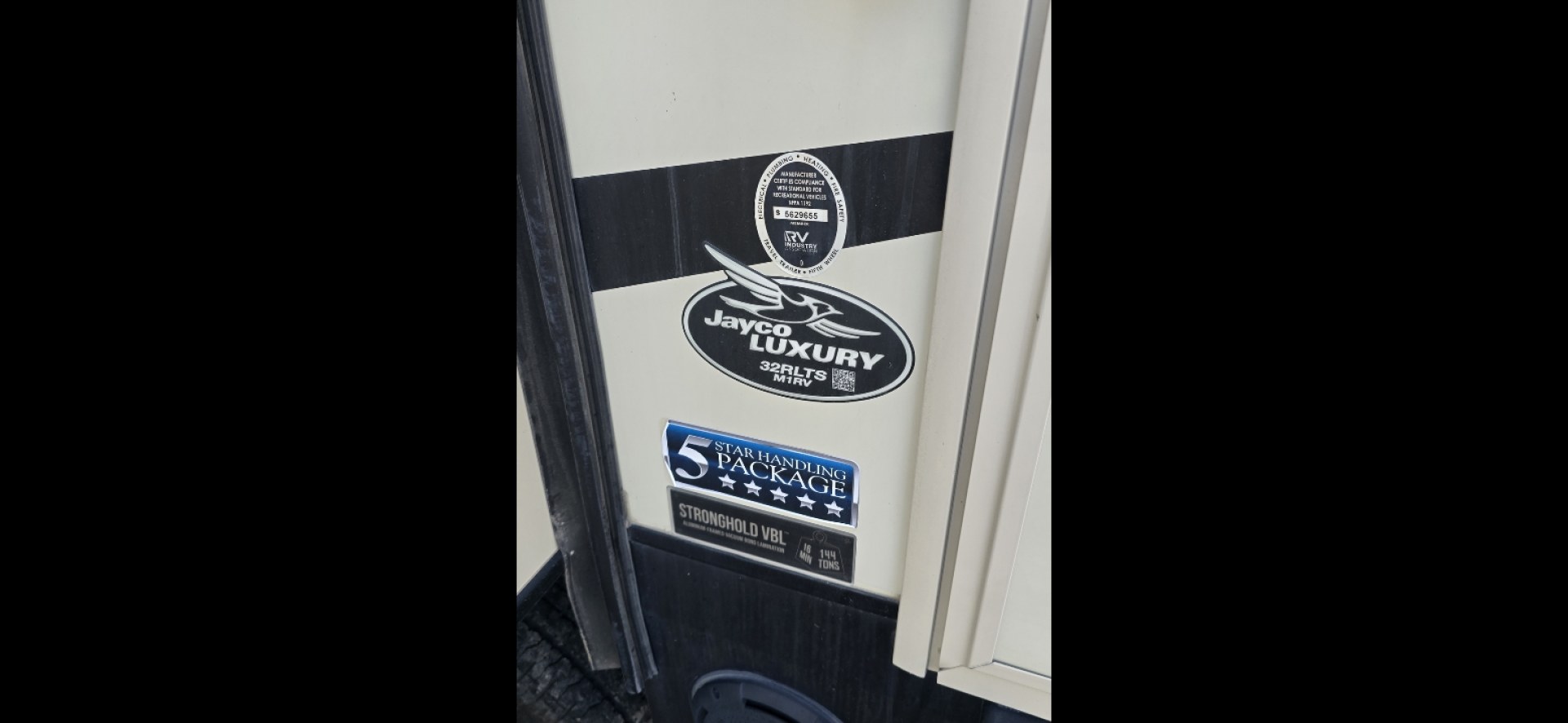 2021 Brown Jayco Pinnacle , located at 923 US HWY 87 E., Billings, MT, 59101, (406) 245-0456, 45.795788, -108.451881 - 2021 Jayco Pinnacle 32RLTS Located in Billings MT $49,900 WOW HOME AWAY FROM HOME-- 3 slides, 32', king size bed platform, full body paint. Heated and enclosed under belly, dual A/C's, auto seek satellite dish, onan 5500LP generator, washer dryer hookups, central vac, solid surface counter to- Photo#22