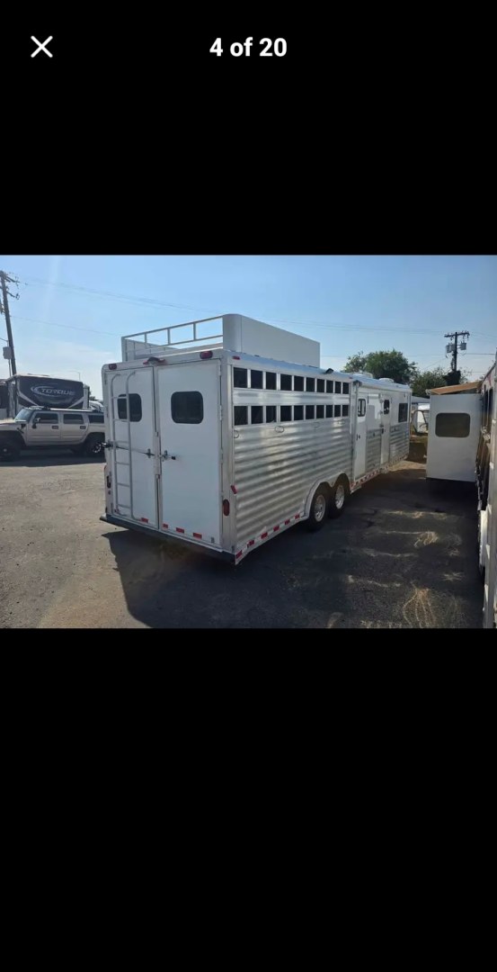 2003 White Bloomer 4 Horse LQ , located at 923 US HWY 87 E., Billings, MT, 59101, (406) 245-0456, 45.795788, -108.451881 - 2003 Bloomer 4 Horse LQ 2003 Bloomer 4 horse 8 wide Located in Billings MT $49,900 2003 Bloomer 4 Horse 8 wide. This is an immaculate 4 horse bloomer trailer. It is aluminum on aluminum. Mangers w fold down windows on the front side. The onan 4k gen will run everything all at the same- Photo#2
