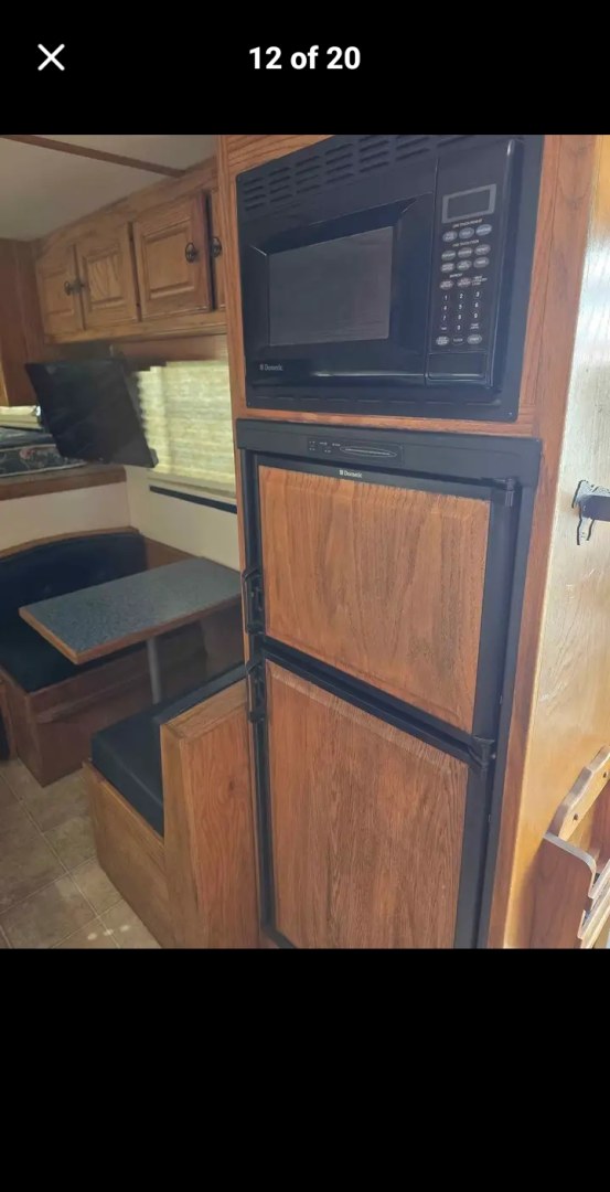 2003 White Bloomer 4 Horse LQ , located at 923 US HWY 87 E., Billings, MT, 59101, (406) 245-0456, 45.795788, -108.451881 - 2003 Bloomer 4 Horse LQ 2003 Bloomer 4 horse 8 wide Located in Billings MT $49,900 2003 Bloomer 4 Horse 8 wide. This is an immaculate 4 horse bloomer trailer. It is aluminum on aluminum. Mangers w fold down windows on the front side. The onan 4k gen will run everything all at the same- Photo#10