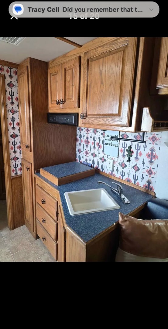 2003 White Bloomer 4 Horse LQ , located at 923 US HWY 87 E., Billings, MT, 59101, (406) 245-0456, 45.795788, -108.451881 - 2003 Bloomer 4 Horse LQ 2003 Bloomer 4 horse 8 wide Located in Billings MT $49,900 2003 Bloomer 4 Horse 8 wide. This is an immaculate 4 horse bloomer trailer. It is aluminum on aluminum. Mangers w fold down windows on the front side. The onan 4k gen will run everything all at the same- Photo#13