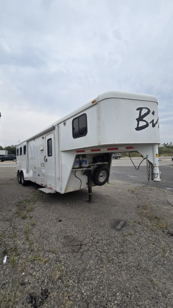 2012 White Bison Trail Express , located at 923 US HWY 87 E., Billings, MT, 59101, (406) 245-0456, 45.795788, -108.451881 - 2012 Bison Trail Epress 380 LQ Located in Billings MT $25,900 This is a really nice 2 owner, 3 horse, 7' wide, living quarter horse trailer. Aluminum on steel, auto awning and auto front jacks, full bath, shower, toilet, a/c, furnace, hot water, stud stall, fold down windows on front. Front que- Photo#1