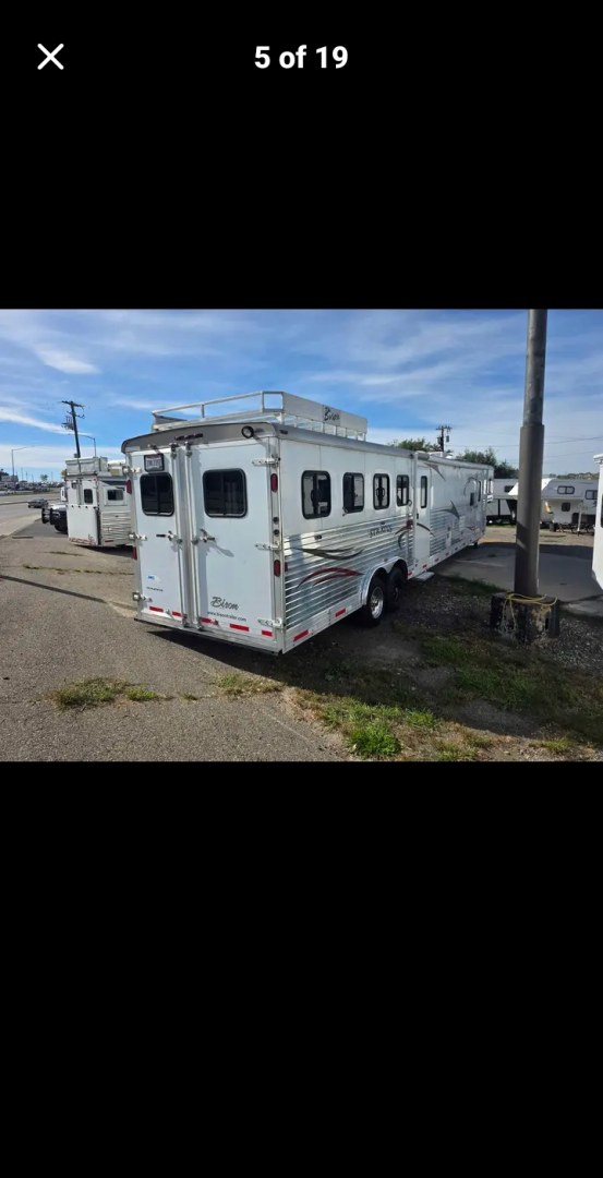 2011 Bison Stratus Express , located at 923 US HWY 87 E., Billings, MT, 59101, (406) 245-0456, 45.795788, -108.451881 - 2011 Bison Stratus 8414 bunk house w/slide Located in Billings MT $38,500 This 8 wide bunk house is aluminum on aluminum w all the options. The windows fold down front and rear. It has mangers and storage under the mangers. The huge walk in mud room allows for taking off the muddy clothes.- Photo#3