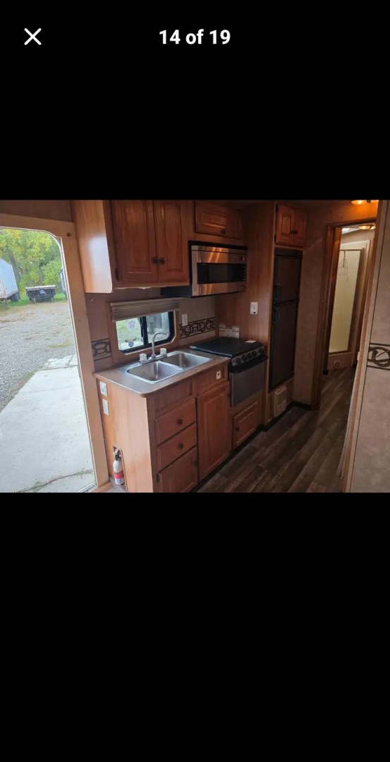 2011 Bison Stratus Express , located at 923 US HWY 87 E., Billings, MT, 59101, (406) 245-0456, 45.795788, -108.451881 - 2011 Bison Stratus 8414 bunk house w/slide Located in Billings MT $38,500 This 8 wide bunk house is aluminum on aluminum w all the options. The windows fold down front and rear. It has mangers and storage under the mangers. The huge walk in mud room allows for taking off the muddy clothes.- Photo#12