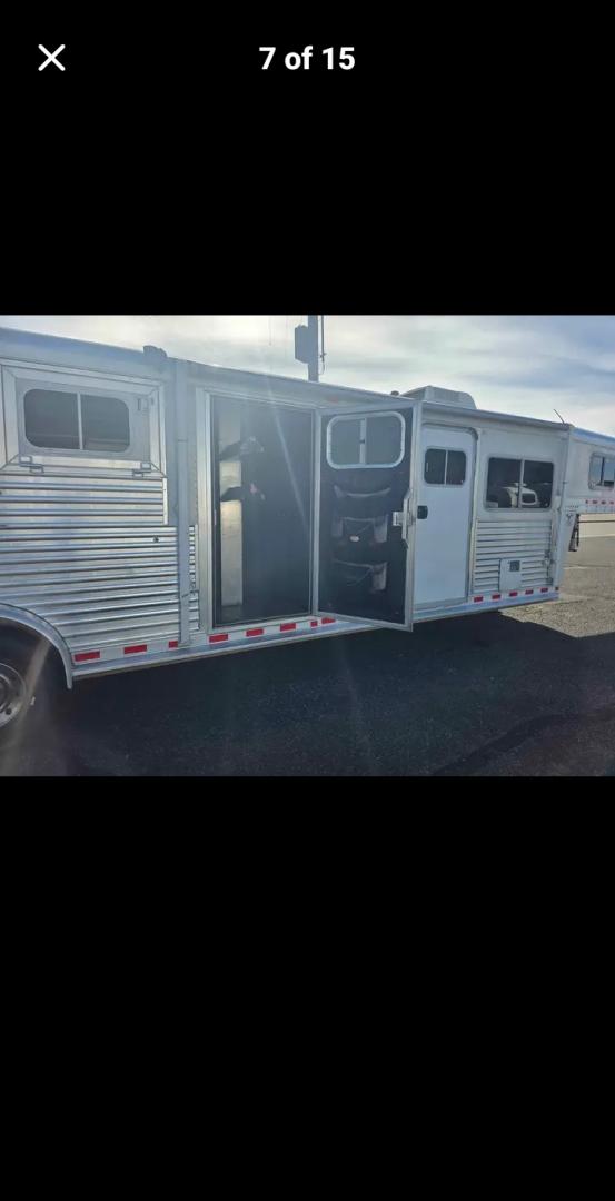 2001 White Elite 4 Horse LQ , located at 923 US HWY 87 E., Billings, MT, 59101, (406) 245-0456, 45.795788, -108.451881 - 2001 Elite 4 horse 12ft short wall Located in Billings MT $38,500 2001 Elite four horse 8 wide in really good shape. Has not had the wheels run off of it. Inside and out are in great shape. 8 wide 4 horse aluminum on aluminum. A big rear and side tack allow for all the tack to go up n down- Photo#5