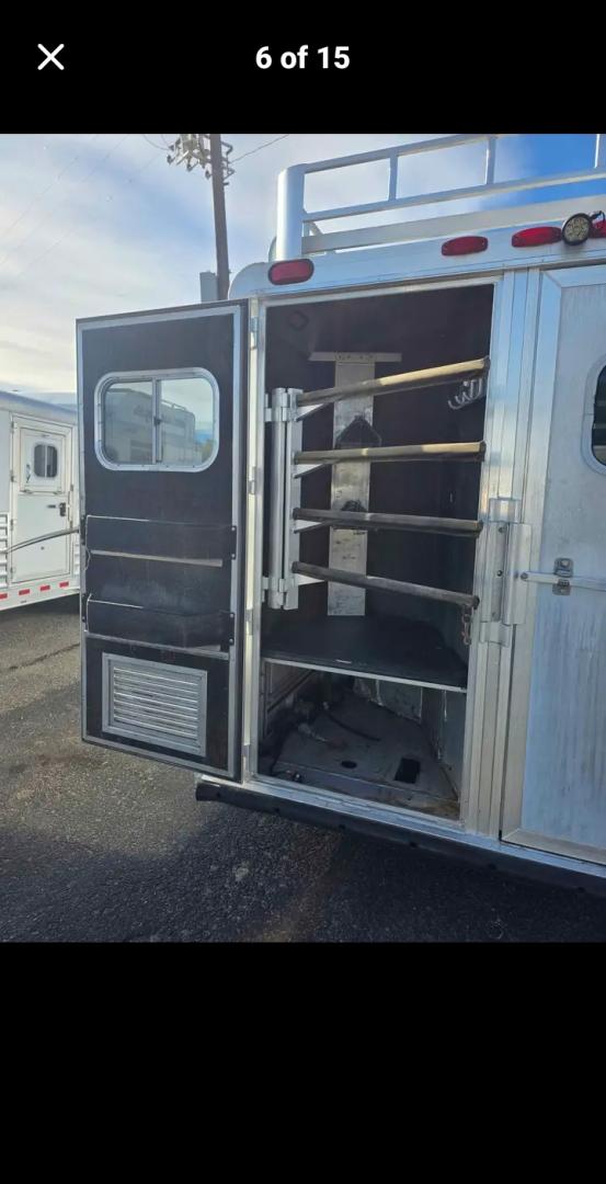 2001 White Elite 4 Horse LQ , located at 923 US HWY 87 E., Billings, MT, 59101, (406) 245-0456, 45.795788, -108.451881 - 2001 Elite 4 horse 12ft short wall Located in Billings MT $38,500 2001 Elite four horse 8 wide in really good shape. Has not had the wheels run off of it. Inside and out are in great shape. 8 wide 4 horse aluminum on aluminum. A big rear and side tack allow for all the tack to go up n down- Photo#4