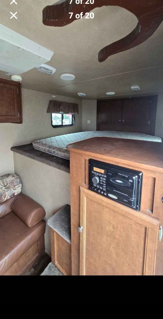 2012 White Bison Trail Express , located at 923 US HWY 87 E., Billings, MT, 59101, (406) 245-0456, 45.795788, -108.451881 - 2012 Bison Trail Epress 380 Located in Billings MT $25,900 This is a really nice 2 owner, 3 horse, 7' wide, living quarter horse trailer. Aluminum on steel, auto awning and auto front jacks, full bath, shower, toilet, a/c, furnace, hot water, stud stall, fold down windows on front. Front quee- Photo#6