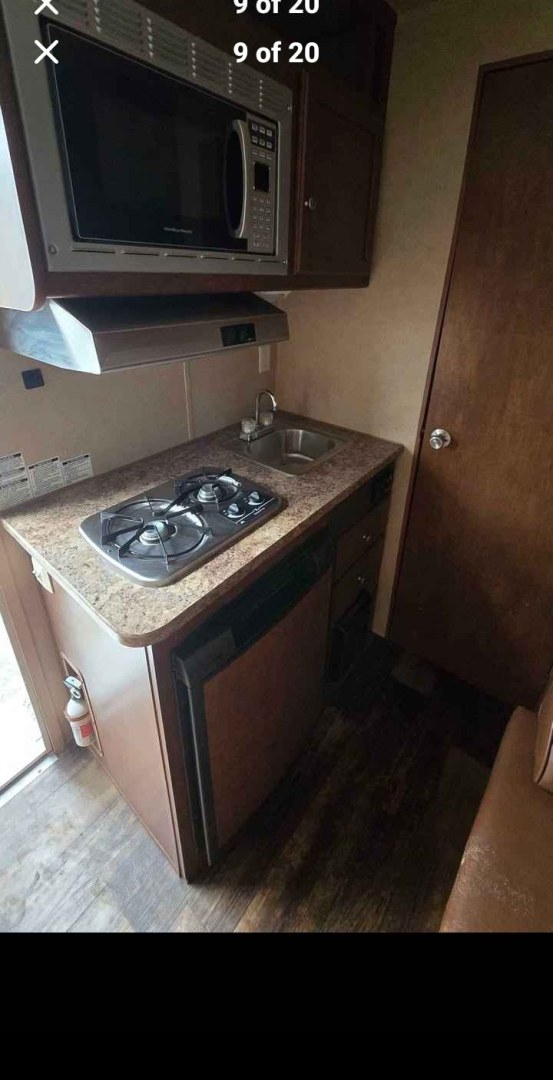 2012 White Bison Trail Express , located at 923 US HWY 87 E., Billings, MT, 59101, (406) 245-0456, 45.795788, -108.451881 - 2012 Bison Trail Epress 380 Located in Billings MT $25,900 This is a really nice 2 owner, 3 horse, 7' wide, living quarter horse trailer. Aluminum on steel, auto awning and auto front jacks, full bath, shower, toilet, a/c, furnace, hot water, stud stall, fold down windows on front. Front quee- Photo#8
