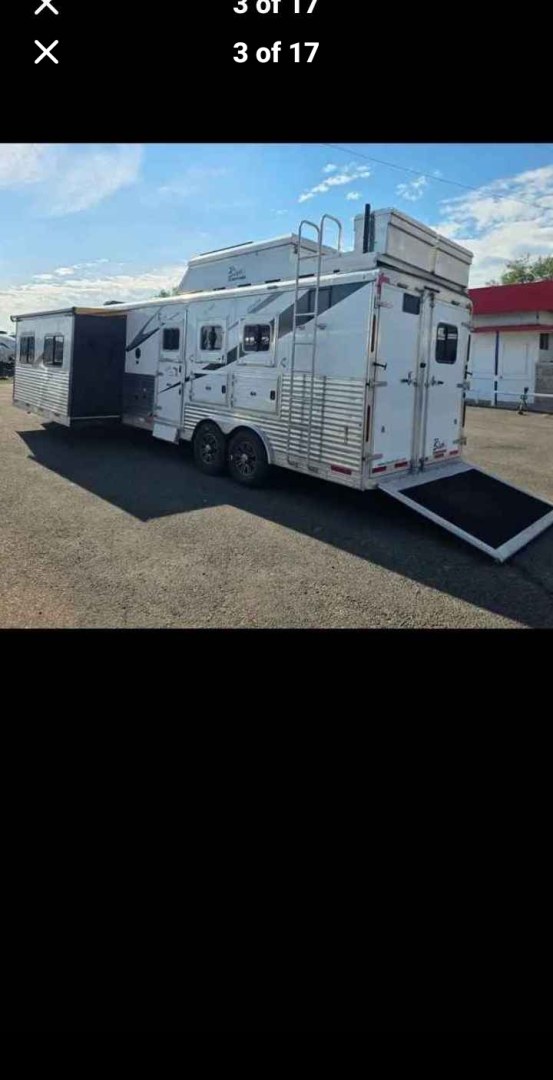 2017 White Bison Premiere , located at 923 US HWY 87 E., Billings, MT, 59101, (406) 245-0456, 45.795788, -108.451881 - ABSOLUTELY GORGEOUS!!!! 2017 Bison Premiere 8317PR Located in Billings MT $74,500 LOOKS BRAND NEW!!!! This 3 horse, 8 wide, 17' LQ, total length 40', dry weight 12,000 lbs, interior height 7'6", aluminum on aluminum is immaculate and has barely been used. Front queen bed and the couch an- Photo#2