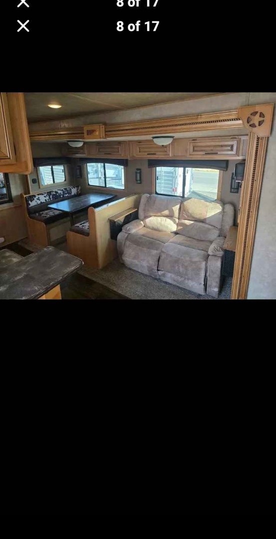 2017 White Bison Premiere , located at 923 US HWY 87 E., Billings, MT, 59101, (406) 245-0456, 45.795788, -108.451881 - ABSOLUTELY GORGEOUS!!!! 2017 Bison Premiere 8317PR Located in Billings MT $74,500 LOOKS BRAND NEW!!!! This 3 horse, 8 wide, 17' LQ, total length 40', dry weight 12,000 lbs, interior height 7'6", aluminum on aluminum is immaculate and has barely been used. Front queen bed and the couch an- Photo#7