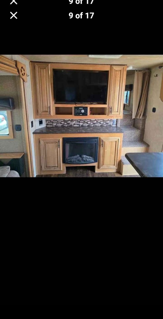 2017 White Bison Premiere , located at 923 US HWY 87 E., Billings, MT, 59101, (406) 245-0456, 45.795788, -108.451881 - ABSOLUTELY GORGEOUS!!!! 2017 Bison Premiere 8317PR Located in Billings MT $74,500 LOOKS BRAND NEW!!!! This 3 horse, 8 wide, 17' LQ, total length 40', dry weight 12,000 lbs, interior height 7'6", aluminum on aluminum is immaculate and has barely been used. Front queen bed and the couch an- Photo#8