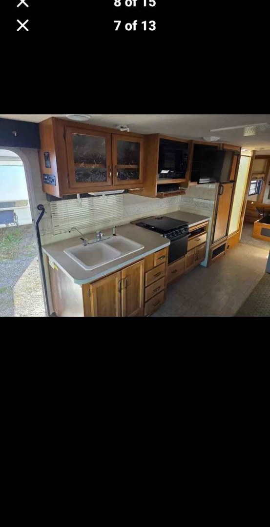2004 White Fleetwood Tioga , located at 923 US HWY 87 E., Billings, MT, 59101, (406) 245-0456, 45.795788, -108.451881 - 2004 Fleetwood Tioga 31' w/slide $28 900 Located in Billings MT 2004 Tioga 31 w is one of the nicest motorhomes I've seen all year. It has 31386 miles on a ford Triton v10 chasis. It has a brand new auto awning to keep u out of the heat of the day. It has alcoa wheels w like new Yokohama tir- Photo#6
